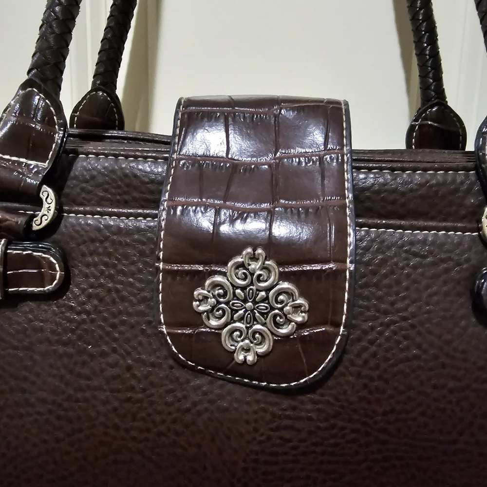 Brighton Brown Shoulder Bag with Elegant Design - Picture 2 of 8